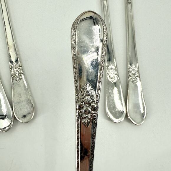 1847 Rogers Bro International ADORATION Silverplate 8 Dinner Forks 7 5/8" - Picture 3 of 5